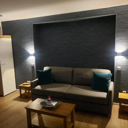 维林镇中心假日公寓 公寓 *